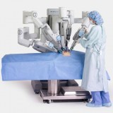 da_vinci_si_nurse_at_cart_large
