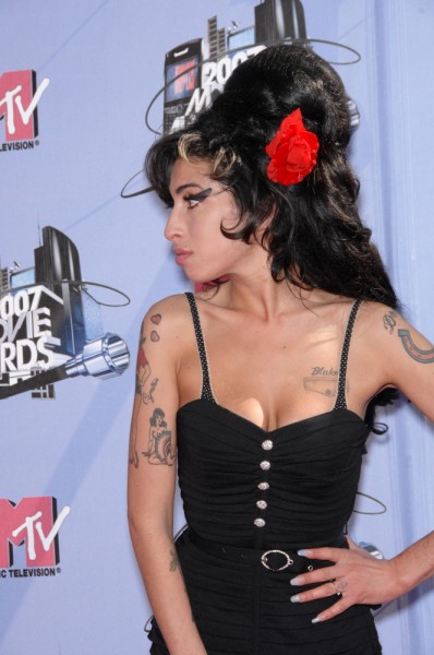popular, talent, mini skirt, star, people, mini dress, half length, famous, fame, black dress 10 Famous People Rumored To Have Been Killed By The Illuminati