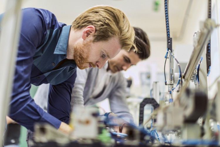engineering, engineer, robotics, technical, technician, school, test, motherboard, circuit, board, tech, fix, fixing, lab, support, research, problem, closeup, processor, Top 20 Engineering Schools in America in 2015