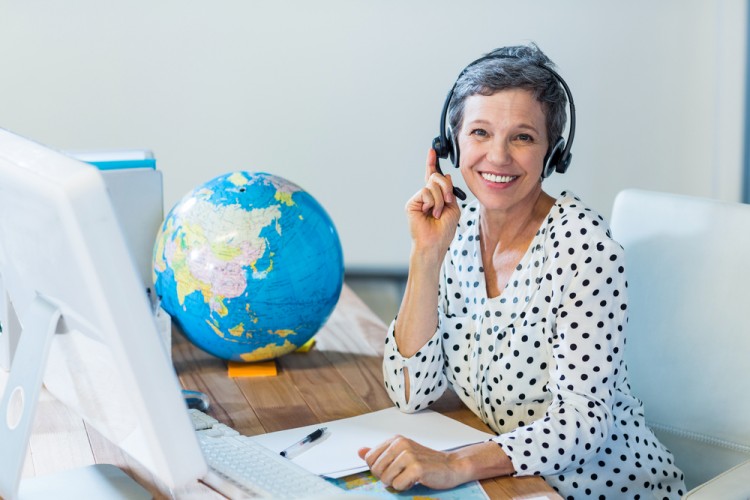 travel, agent, customer, destination, speaking, map, mouse, day, business, adult, talking, occupation, service, caucasian, interacting, female, technology, smiling,