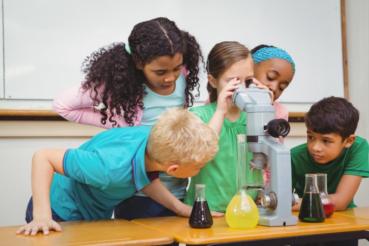 10 Simple Chemistry Experiments with Everyday Materials